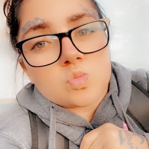 Meet your Posher, Roxanne